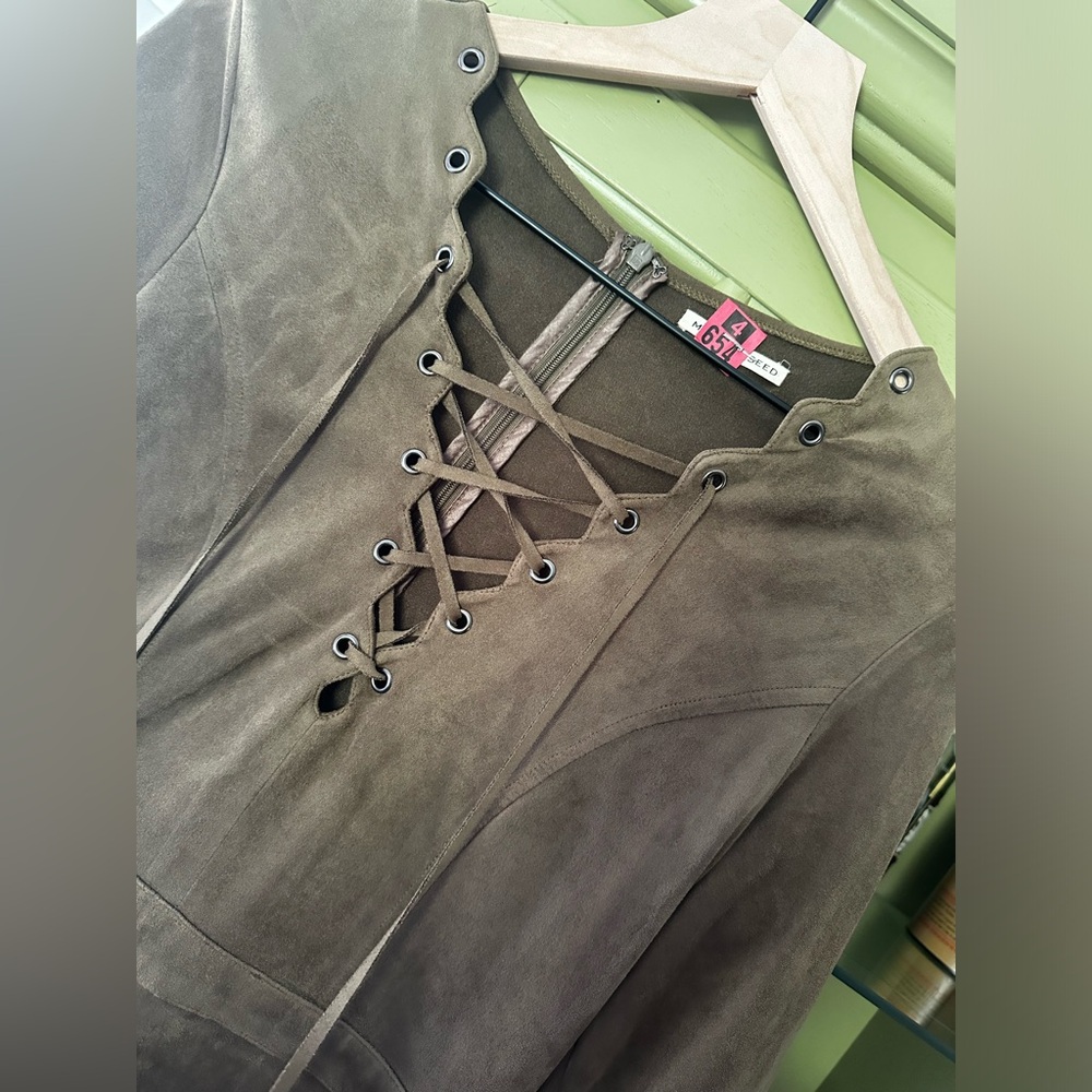 Olive 🫒 romper - Picture 5 of 7